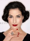 th_97184_Celebutopia-Dita_Von_Teese-Private_Pre-Oscar_Dinner_Celebrating_Diamonds_in_Africa-01_123_1150lo.jpg