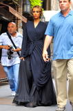 th_13581_celebrity-paradise.com-The_Elder-Tyra_Banks_2009-08-06_-_on_Set_of_Gossip_Girl_in_NY_356_122_116lo.jpg