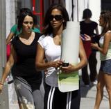 th_88223_Halle_Berry_going_to_yoga__CU_ISA_0012_122_1168lo.jpg