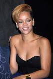 th_96951_celebrity-paradise.com_Rihanna_Best_0043_123_169lo.jpg