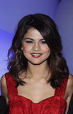 th_03936_Selena_Gomez_Disney_Kids_and_Family_Upfront_2011_1_J0001_005_122_256lo.jpg