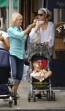 th_26021_heidiklum_icecream5.jpg