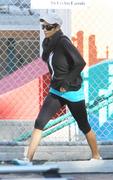 th_46993_HalleBerryTakingNahlaToSchoolFeb5th12th29_122_30lo.jpg