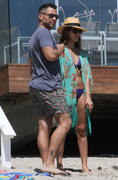 http://img154.imagevenue.com/loc355/th_16088_jessica32_123_355lo.JPG