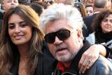 th_36315_Preppie_-_Penelope_Cruz_at_photocall_for_the_presentation_of_Broken_Embraces_in_Rome_-_Nov._7_2009_9234_122_357lo.jpg