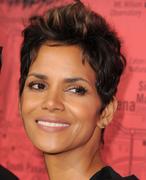 th_76846_HalleBerryAttendingLAPremiereOfTheCallTheArclightTheaterInHollywoodCa03.05.20131_122_359lo.jpg