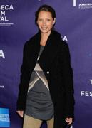 th_37926_Tikipeter_Christy_Turlington_The_Carrier_Premiere_005_123_374lo.jpg