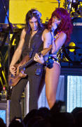 th_630463554_Rihanna_ChastainParkAmphitheater_J0001_016_122_432lo.jpg
