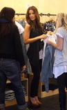 th_85183_celebrity_paradise.com_TheElder_KateBeckinsale2010_02_24_shoppingat196920_122_51lo.jpg
