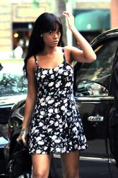 th_846595138_RihannavisitstheAbbeyFuneralChapelinNYC_21_122_514lo.jpg