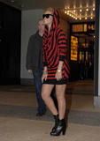 th_76638_Rihanna_visits_Its_On_With_Alexa_Chung_19_122_534lo.jpg