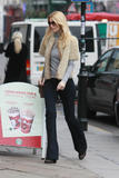 th_41823_celebrity_paradise.com_TheElder_ClaudiaSchiffer2010_12_07_schoolruninLondon35_122_547lo.jpg