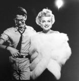 th_74320_MarilynMonroe_RichardAvedon_1955_02_122_566lo.jpg