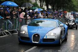 th_185668685_Bugatti_Veyron_1_122_585lo.JPG