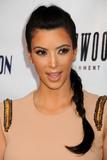 th_63327_KimKardashian99_122_592lo.jpg