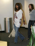 th_10561_Halle_Berry_out_for_dinner_at_Ketchup_restaurant_10_122_642lo.jpg