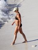 th_46826_Celebutopia-Britney_Spears_in_bikini_on_the_beach_in_the_Carribbean-36_122_716lo.jpg
