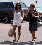 th_50215_Halle_Berry_shopping_with_her_mother_in_Hollywood_18_122_722lo.jpg