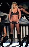 http://img154.imagevenue.com/loc835/th_87948_celeb-city.eu_Britney_Spears_2007_MTV_Video_Music_Awards_Show_03_122_835lo.jpg