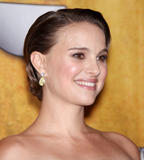 http://img154.imagevenue.com/loc171/th_99751_celebrity_paradise.com_TheElderNataliePortman_123_122_171lo.jpg