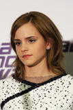 http://img154.imagevenue.com/loc221/th_59676_EmmaWatson_TheNationalMovieAwards2010atTheRoyalFestivalHallinLondon_May262010a084_122_221lo.jpg