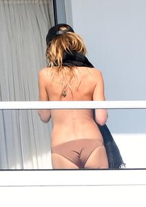 Heidi Klum â€“ Topless Candids in Miami-c5nrve5tdy.jpg