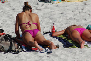 Italian Girls On The Beach x102-z1pwtcq4lt.jpg